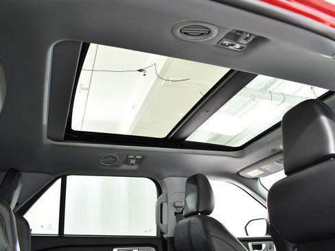 Used 2023 Ford Explorer XLT w/ Equipment Group 202A image 18