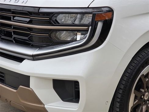 Used 2025 Ford Expedition King Ranch image 6