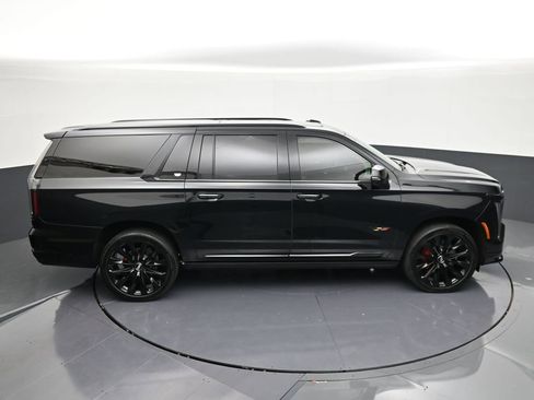 Certified 2025 Cadillac Escalade ESV V w/ LPO, ONYX Package image 18