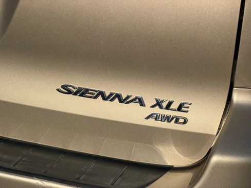 Used 2004 Toyota Sienna XLE image 15