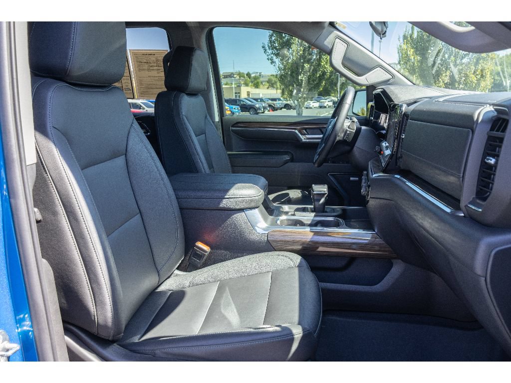 Used 2024 Chevrolet Silverado 1500 LT Trail Boss w/ LT Trail Boss Premium Package AWD/4WD image 11