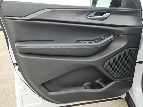 New 2025 Jeep Grand Cherokee L Altitude image 11