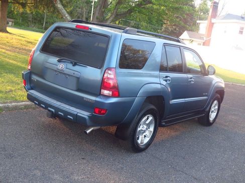 Used 2005 Toyota 4Runner SR5 AWD/4WD image 25