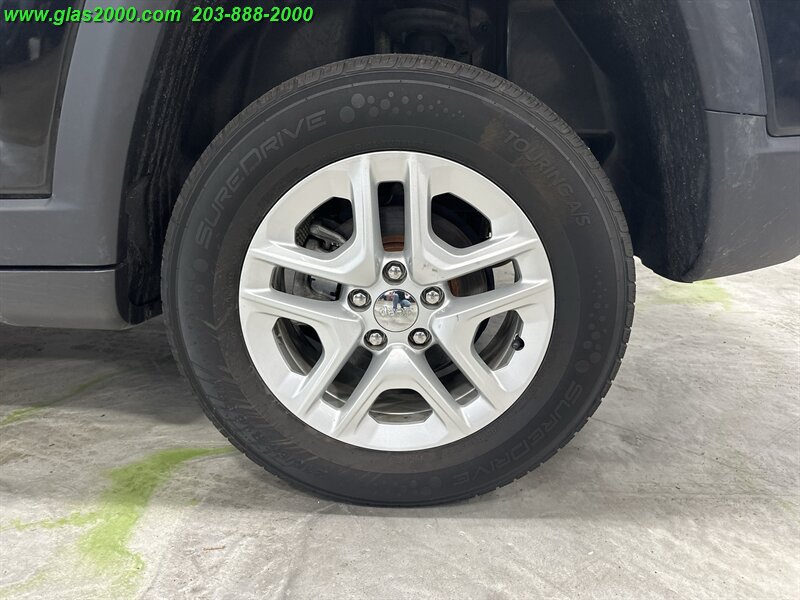 Used 2018 Jeep Compass Sport AWD/4WD image 16