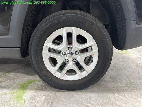 Used 2018 Jeep Compass Sport AWD/4WD image 16