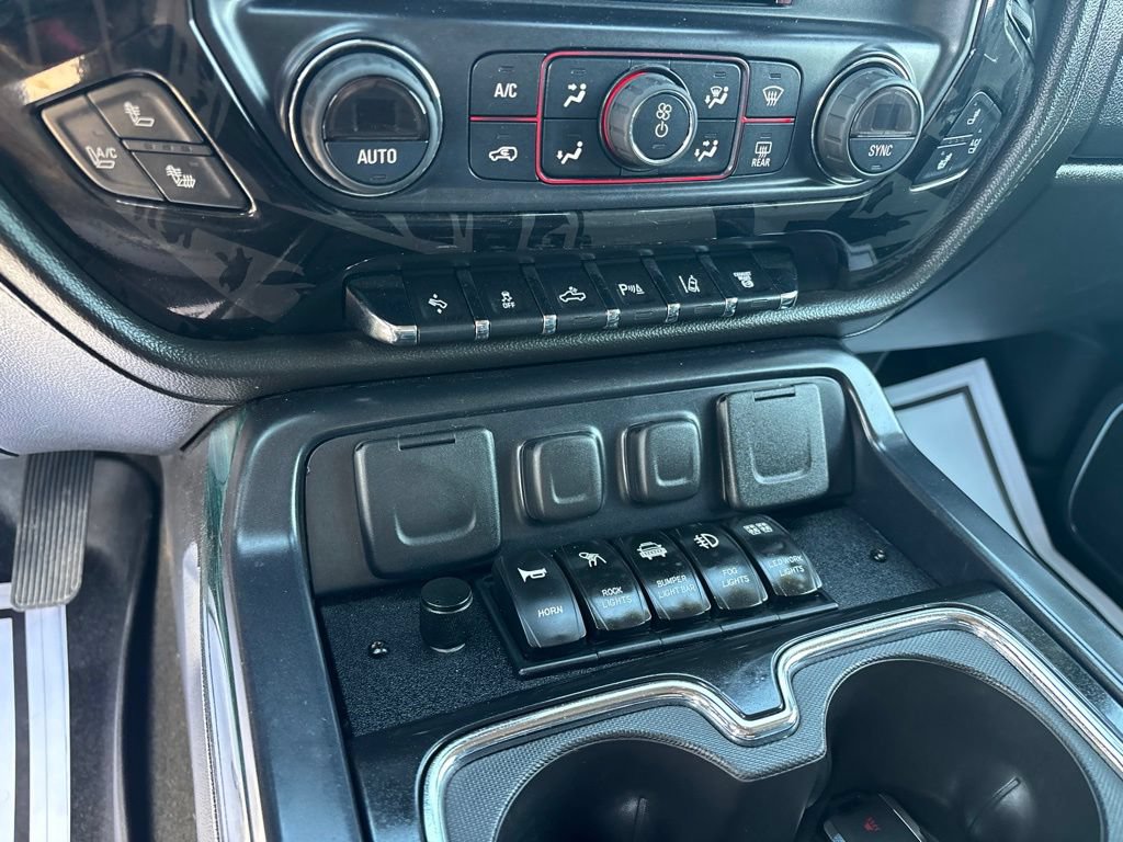 Used 2015 GMC Sierra 2500 Denali w/ Duramax Plus Package AWD/4WD image 27
