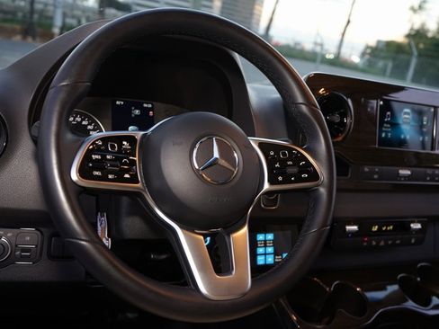 Used 2022 Mercedes-Benz Sprinter 3500 image 12