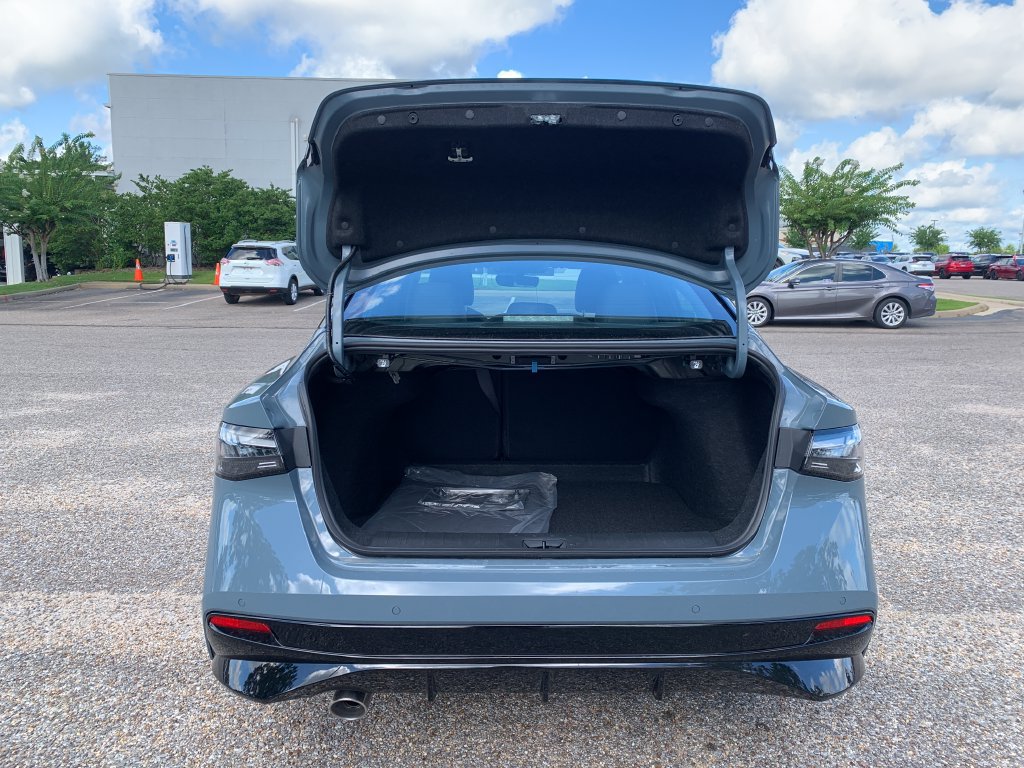 New 2026 Nissan Sentra SR w/ SR Premium Package FWD image 5