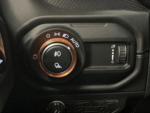 Used 2024 Jeep Gladiator Mojave w/ Technology Group AWD/4WD image 32