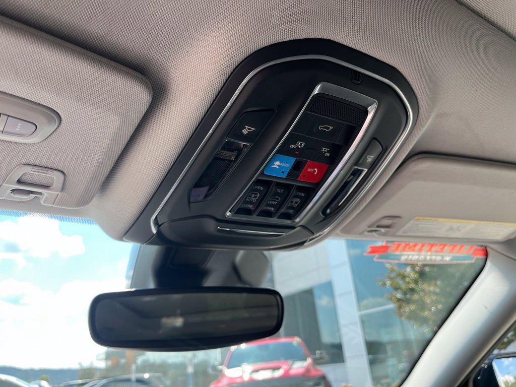 Used 2022 Jeep Grand Cherokee L Limited AWD/4WD image 9