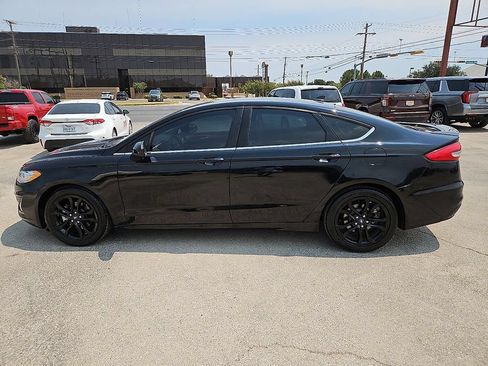 Used 2020 Ford Fusion SE w/ Equipment Group 151A FWD image 3