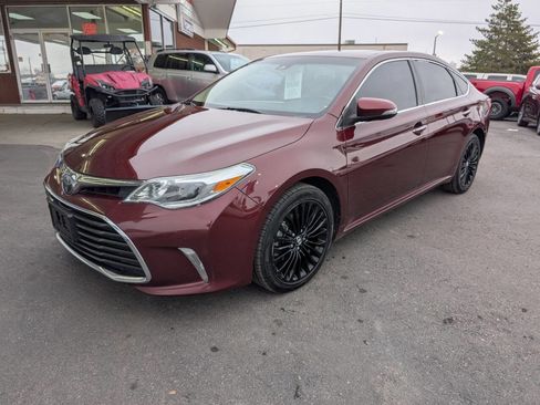 Used 2017 Toyota Avalon XLE Premium image 3