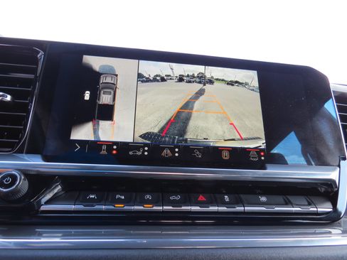Used 2025 Chevrolet Silverado 1500 High Country w/ High Country Premium Package AWD/4WD image 26