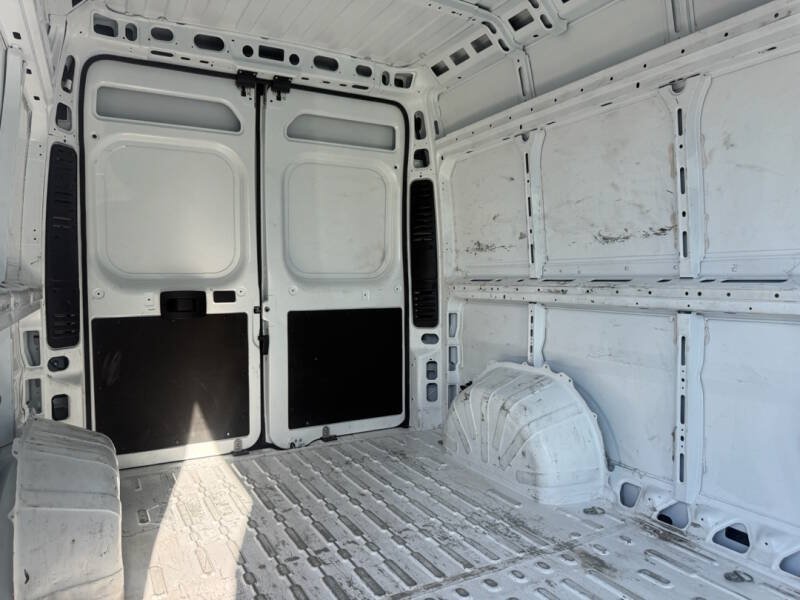 Used 2024 RAM ProMaster 2500 w/ Convenience Group FWD image 11