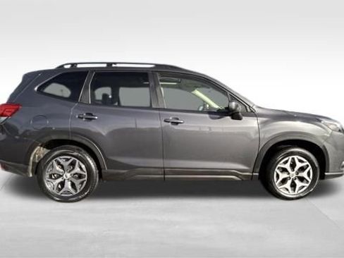 Used 2022 Subaru Forester Premium image 4
