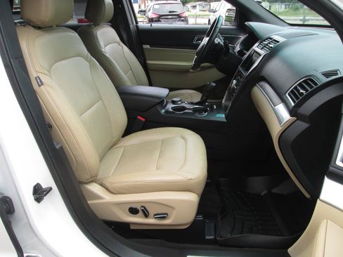 Used 2016 Ford Explorer Limited w/ Equipment Group 301A AWD/4WD image 29