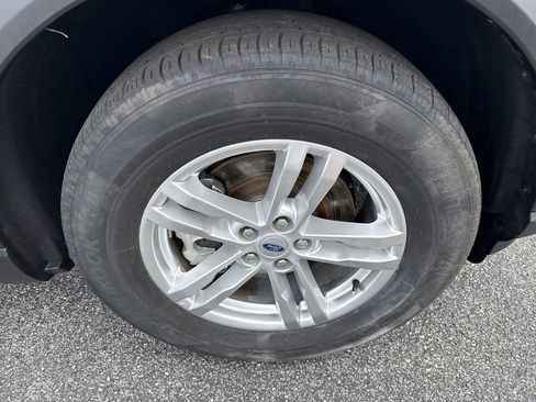 Used 2023 Ford Explorer XLT w/ Equipment Group 202A AWD/4WD image 12