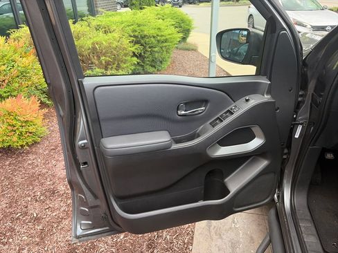 Used 2022 Nissan Frontier SV RWD image 24