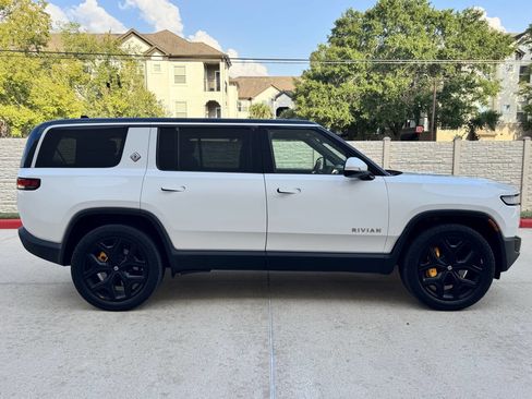 Used 2022 Rivian R1S Launch Edition image 9