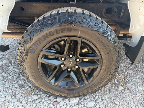 Used 2024 Chevrolet Silverado 1500 Custom Trail Boss w/ LPO, Dark Essentials Package AWD/4WD image 11