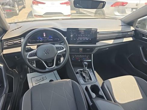 Used 2025 Volkswagen Jetta Sport image 8