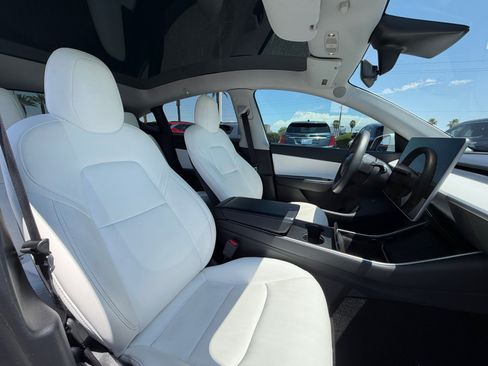 Used 2020 Tesla Model Y Long Range AWD/4WD image 18