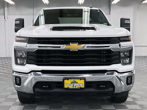 Used 2025 Chevrolet Silverado 2500 LT w/ Convenience Package AWD/4WD image 4