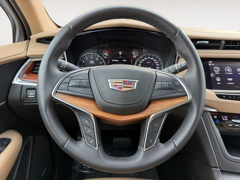 Used 2018 Cadillac XT5 Platinum AWD/4WD image 23