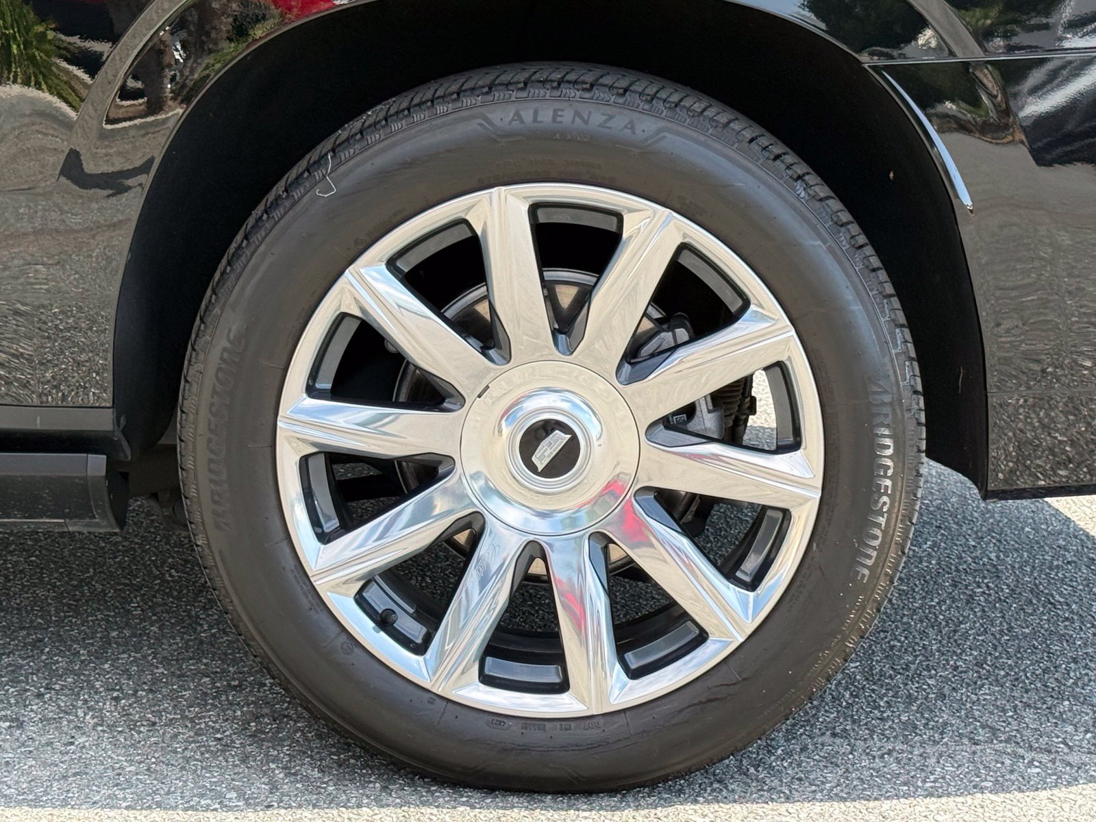 Used 2024 Cadillac Escalade ESV Premium Luxury Platinum AWD/4WD image 18