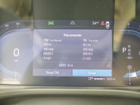 Certified 2025 Volvo XC40 B5 Plus image 29