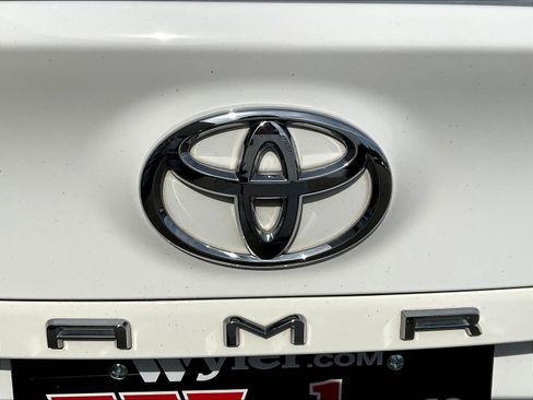 Used 2019 Toyota Camry LE FWD image 24