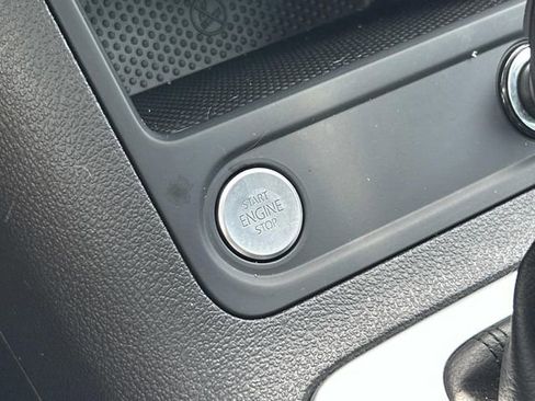 Used 2017 Volkswagen Tiguan Sport FWD image 27
