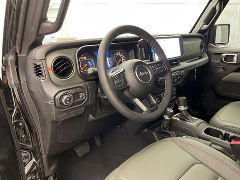 New 2025 Jeep Gladiator Mojave image 15