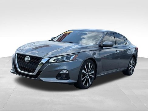Used 2020 Nissan Altima 2.5 Platinum FWD image 1