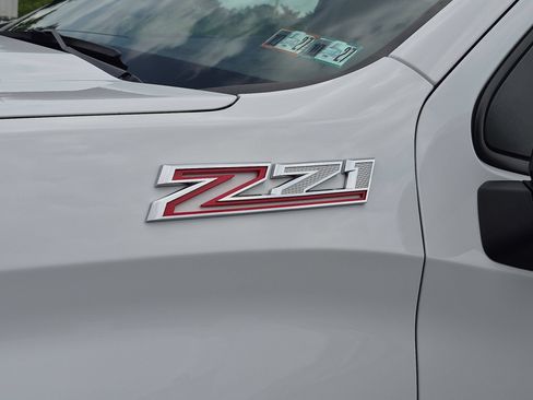 Certified 2022 Chevrolet Silverado 1500 LT w/ Z71 Off-Road Package AWD/4WD image 32