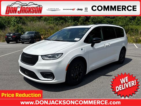 Used 2025 Chrysler Pacifica Premium FWD image 1