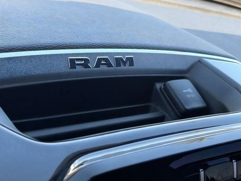 Used 2019 RAM 2500 Laramie w/ Black Appearance Package AWD/4WD image 24