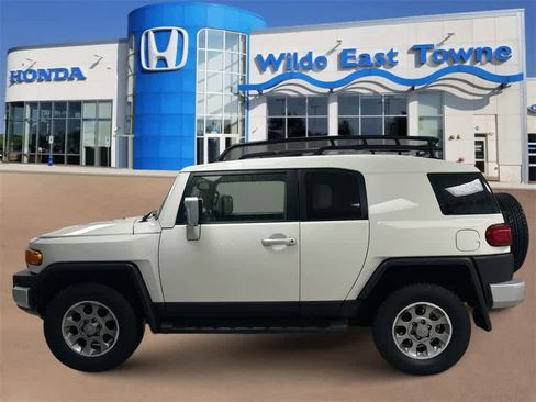 Used 2013 Toyota FJ Cruiser 4WD w/ Upgrade Pkg image 5