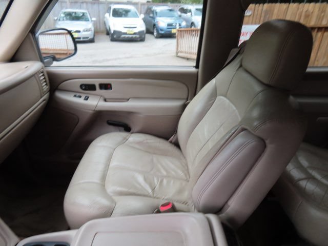 Used 2001 Chevrolet Suburban 2500 LT w/ LT Preferred Equipment Group AWD/4WD image 21
