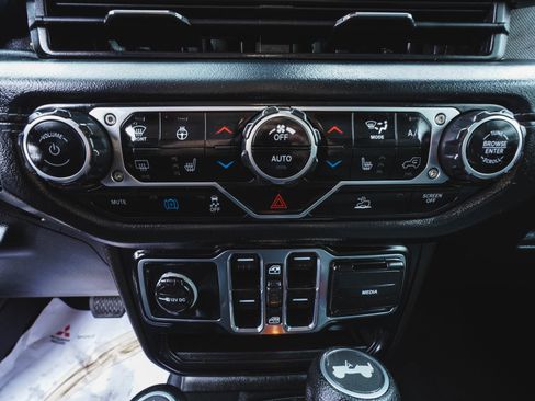 Used 2024 Jeep Wrangler Unlimited Sahara image 20