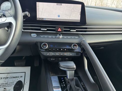 Used 2023 Hyundai Elantra Limited image 16