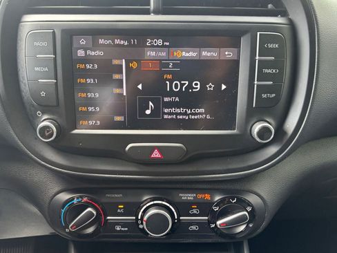Used 2025 Kia Soul LX w/ LX Technology Package FWD image 17