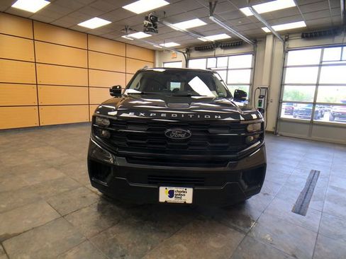 Used 2025 Ford Expedition Active AWD/4WD image 2