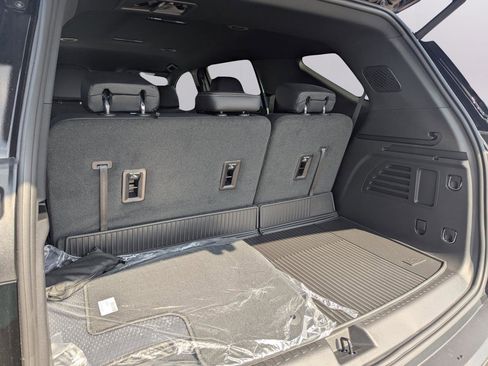 New 2025 Chevrolet Suburban Premier image 40