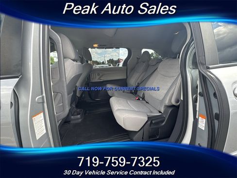 Used 2022 Toyota Sienna LE AWD/4WD image 25