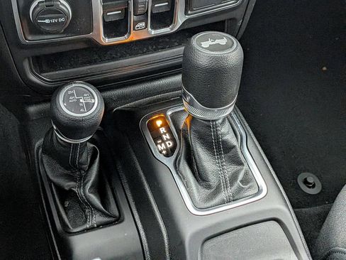 Used 2025 Jeep Wrangler Unlimited Sahara AWD/4WD image 18