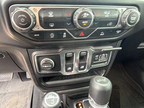 Used 2022 Jeep Wrangler Sport S image 30