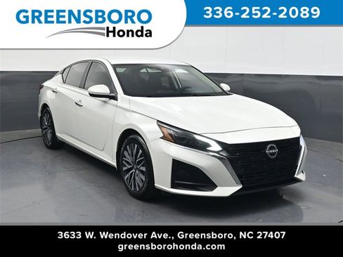 Used 2023 Nissan Altima 2.5 SV image 1