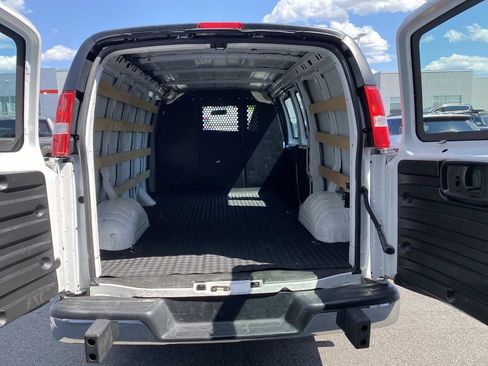 Used 2025 GMC Savana 2500 w/ Driver Convenience Package RWD image 9