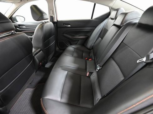 Used 2020 Nissan Altima 2.5 SR w/ Premium Package image 8